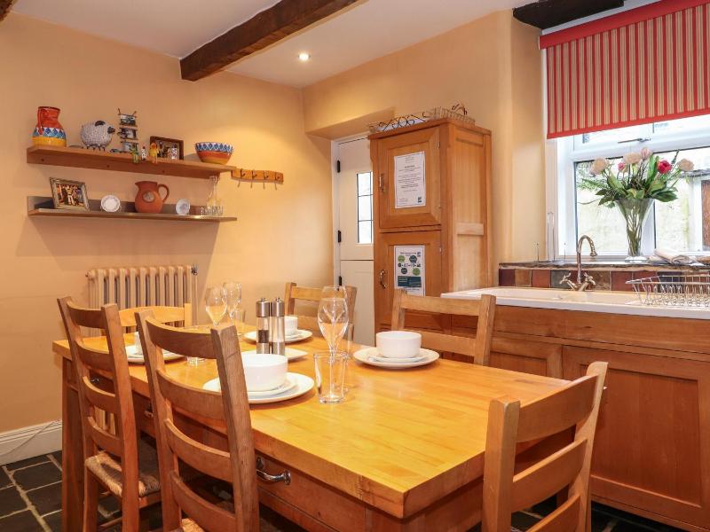 Charlottes Cottage - image 15