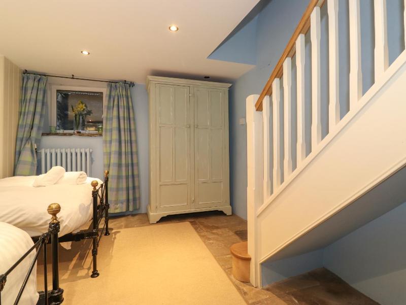 Charlottes Cottage - image 14