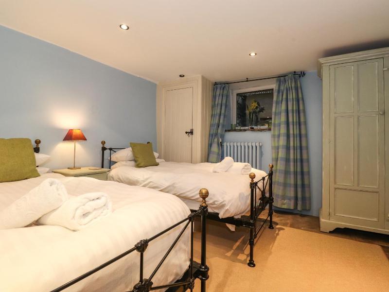 Charlottes Cottage - image 28