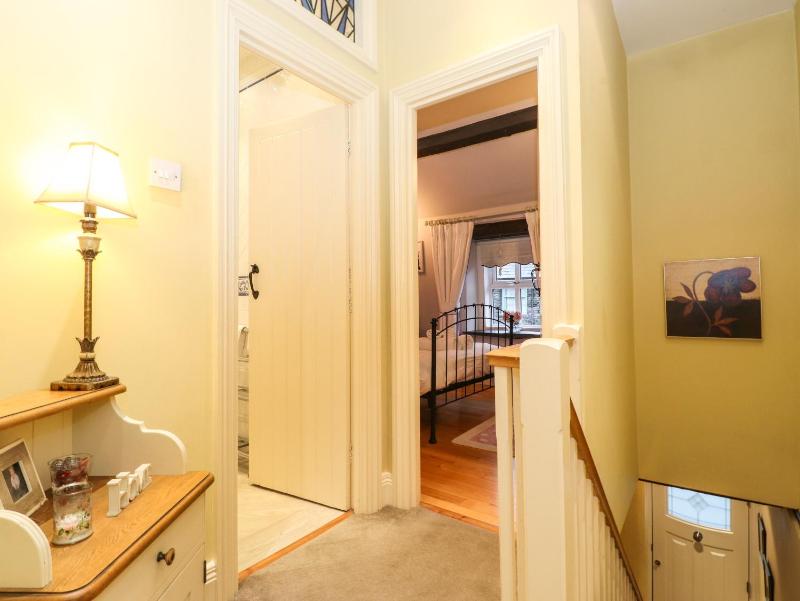 Charlottes Cottage - image 20