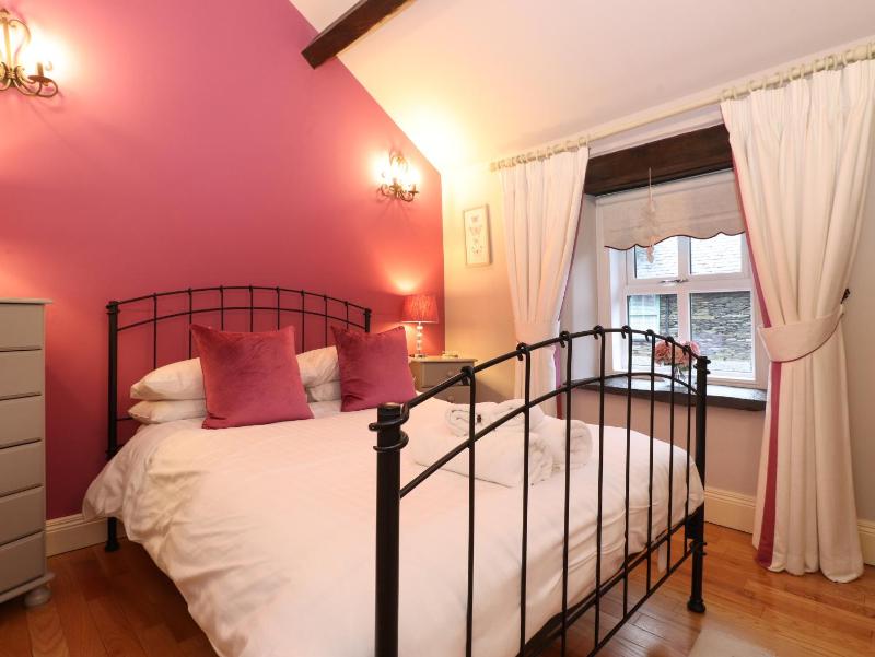 Charlottes Cottage - image 10