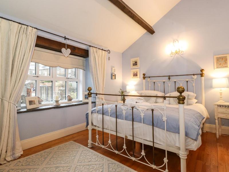 Charlottes Cottage - image 16