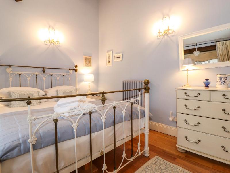 Charlottes Cottage - image 26
