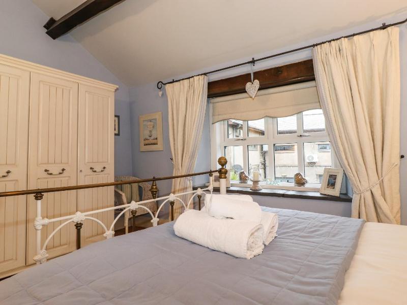 Charlottes Cottage - image 19
