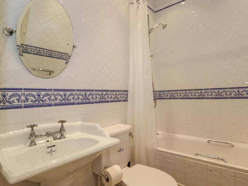 Charlottes Cottage - image 2