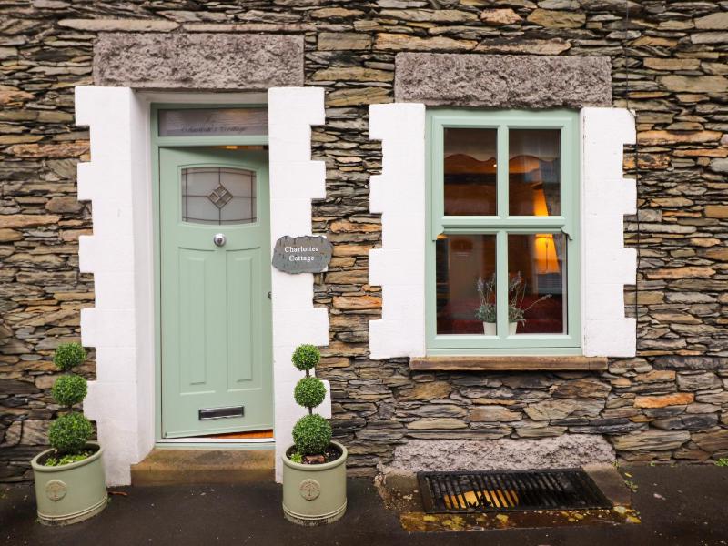 Charlottes Cottage - image 24