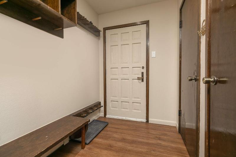 Tamarisk MidCentury Modern Walk To Main Street And Slopes - image 3