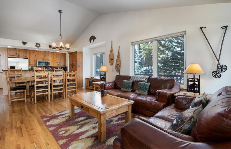 Park Forest Bear’s Den Townhome: Private Hot Tub - image 10