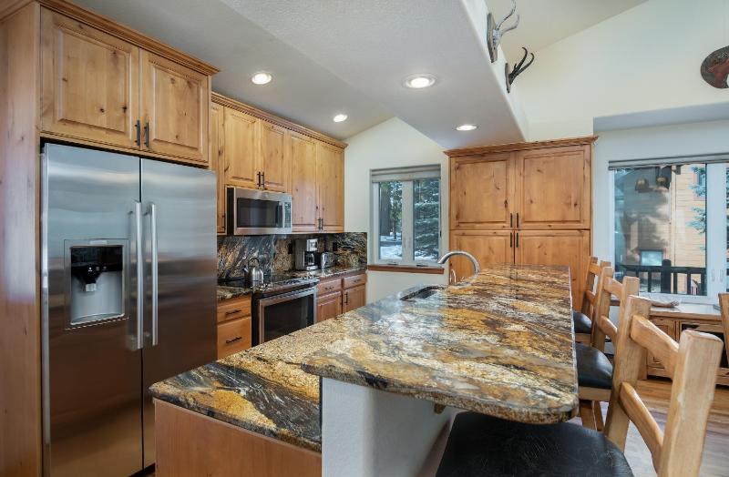 Park Forest Bear’s Den Townhome: Private Hot Tub - image 39