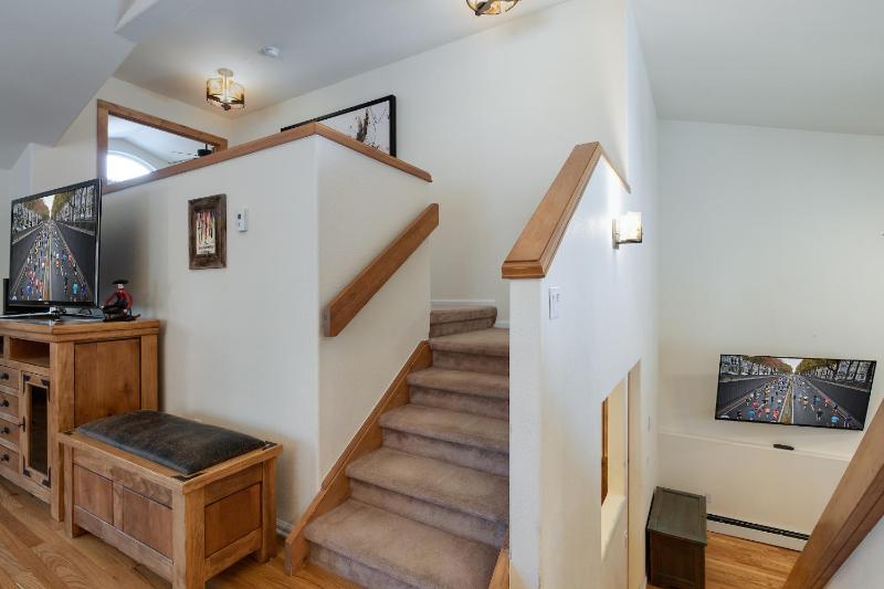 Park Forest Bear’s Den Townhome: Private Hot Tub - image 7