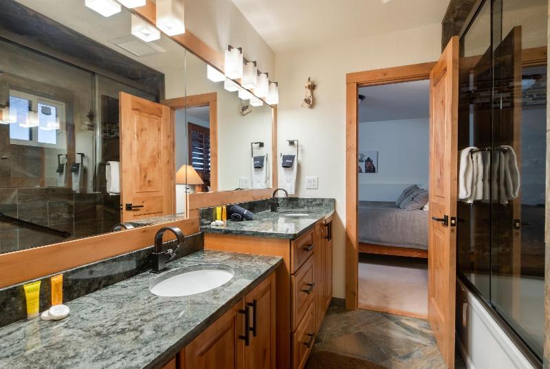 Park Forest Bear’s Den Townhome: Private Hot Tub - image 23