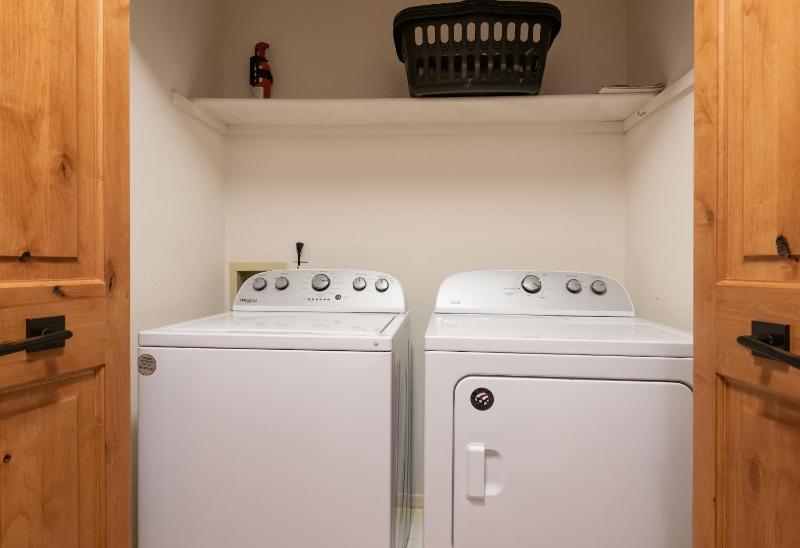 Park Forest Bear’s Den Townhome: Private Hot Tub - image 26