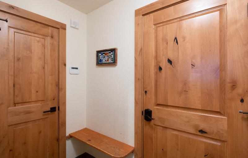 Park Forest Bear’s Den Townhome: Private Hot Tub - image 13