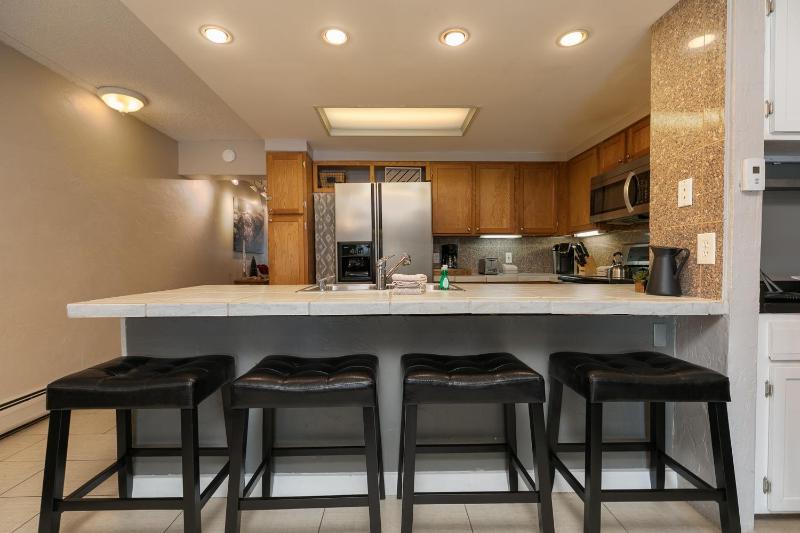Claimjumper Retreat Townhome: Pool Hot Tub Walk to Town - image 18