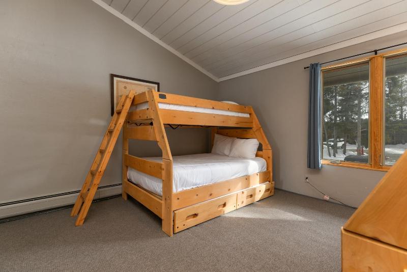 Claimjumper Retreat Townhome: Pool Hot Tub Walk to Town - image 25
