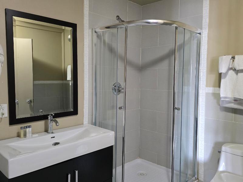 Royal Lodge - image 19