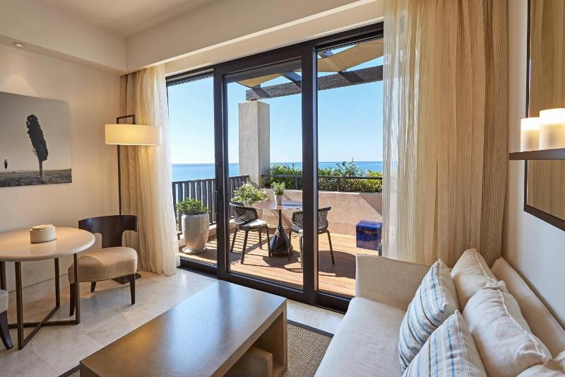 Premium Deluxe Sea View, Guest room, 1 King, Balcony image 4