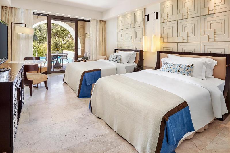 Infinity Room Garden View, Guest room, 2 Twin/Single Bed(s), Private pool image 4