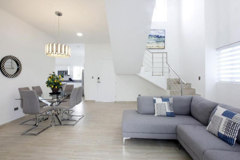 Spacious 3-bedroom PH for 9 people - image 28