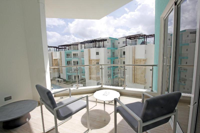 Spacious 3-bedroom PH for 9 people - image 9