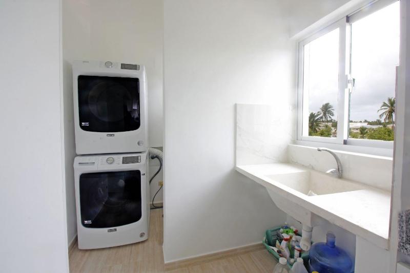 Spacious 3-bedroom PH for 9 people - image 18