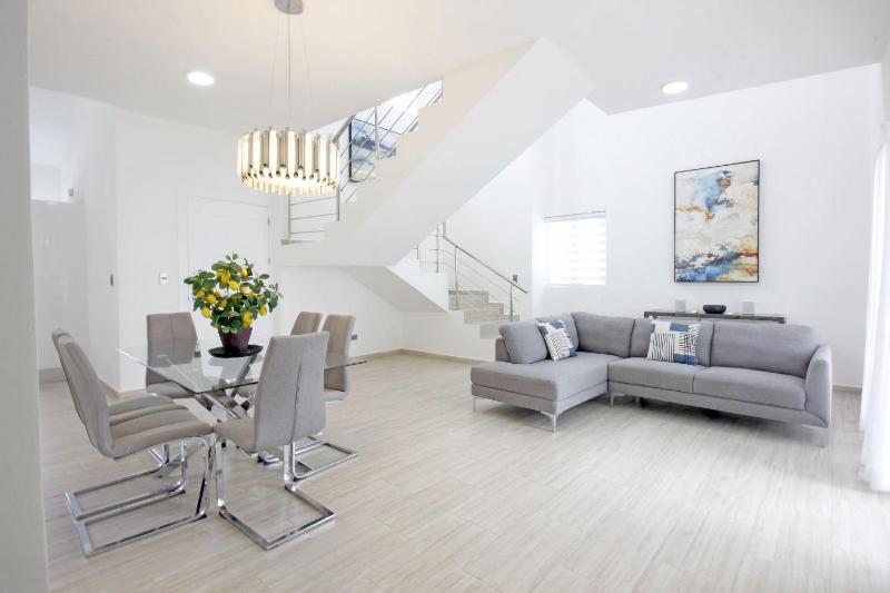 Spacious 3-bedroom PH for 9 people - image 24