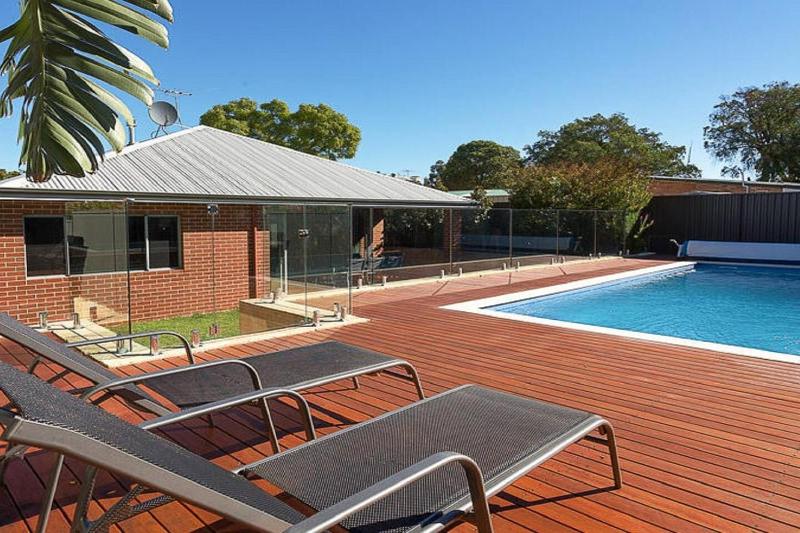 Rivervale Retreat - Spacious Family Living - image 1