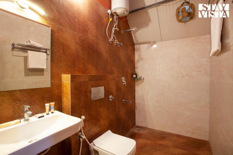 Golden Triangle by VEO StayVista - 5BHK Pet-Friendly Villa with Shared Pool - image 11