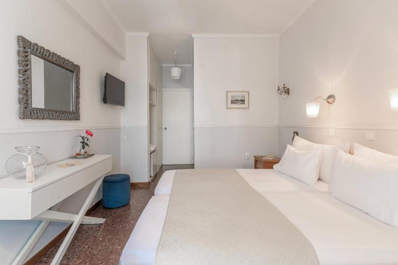 Double Room (plus 1 extra bed) image 1