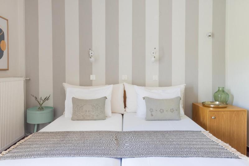 Double Room (plus 1 extra bed) image 4
