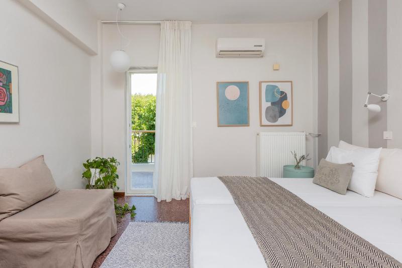 Double Room (plus 1 extra bed) image 3