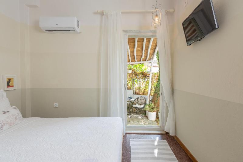 Single Room image 3