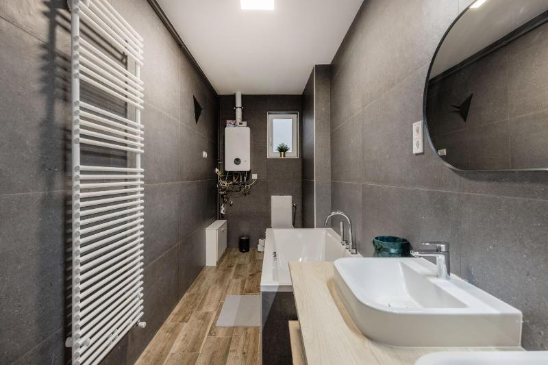 D26 Luxury Suites - image 13