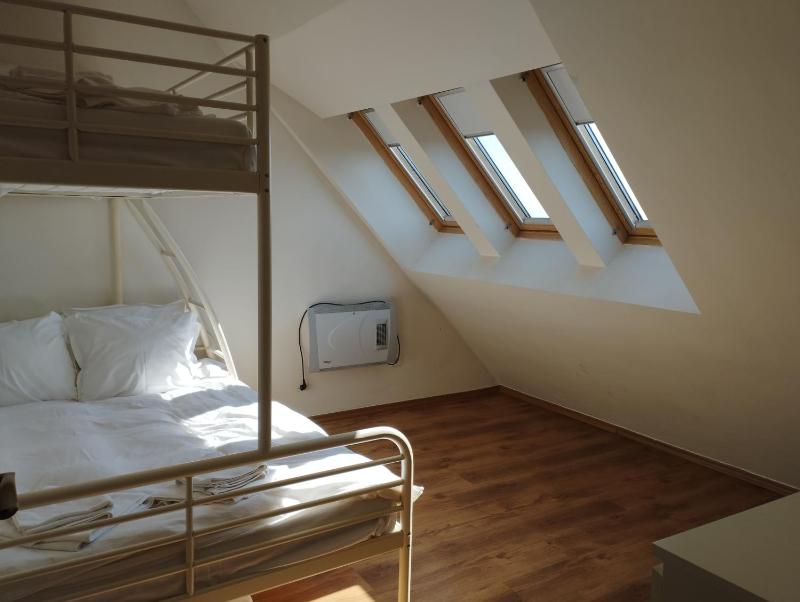 Three-Bedroom Apartment with Fireplace (6 Adults) image 3