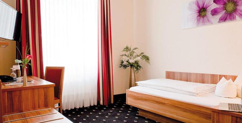Standard Single Room image 3