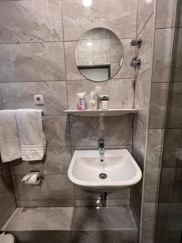 Single Room image 1
