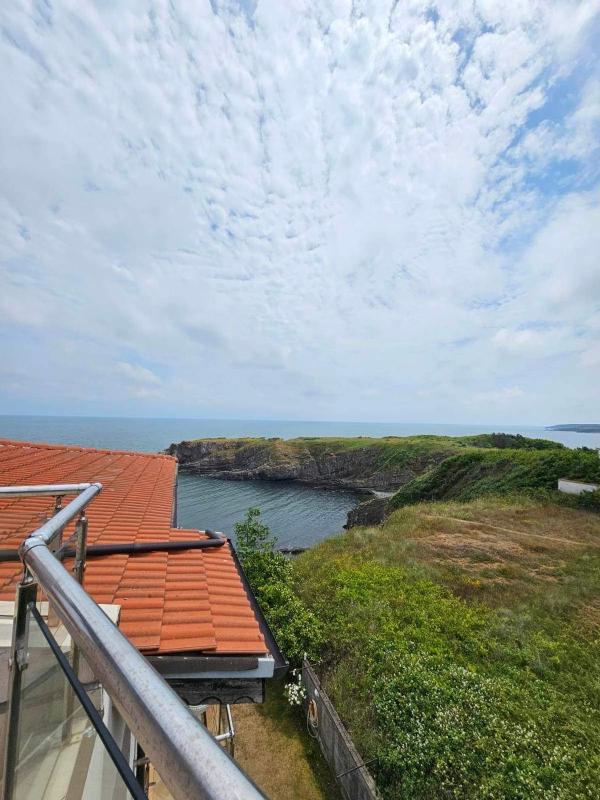 Two-Bedroom Apartment with Balcony and Sea View image 4