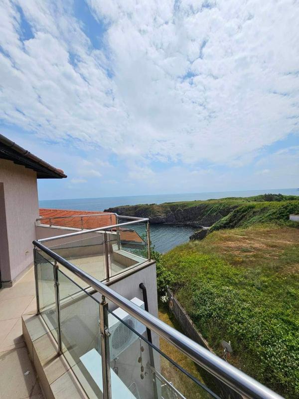Two-Bedroom Apartment with Balcony and Sea View image 3