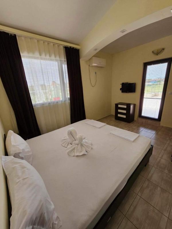Two-Bedroom Apartment with Balcony and Sea View image 2