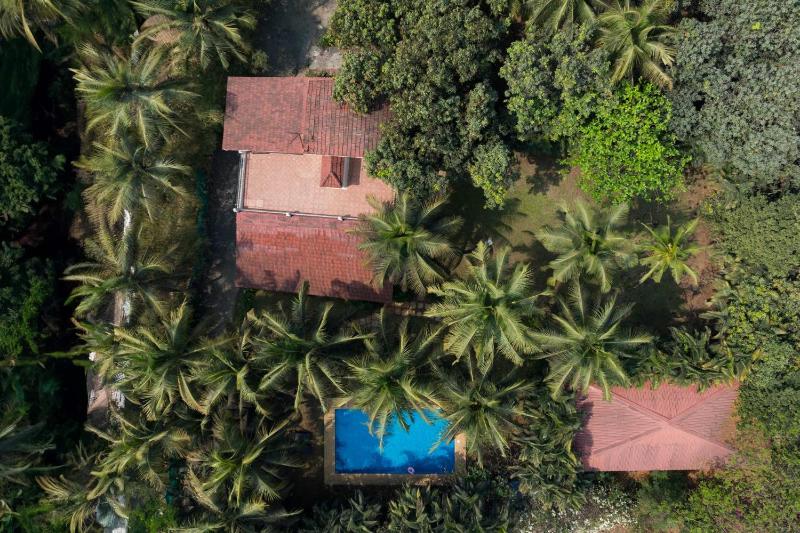 StayVista's Shades of Nature - 3BHK Villa with Private Pool & BBQ - image 1