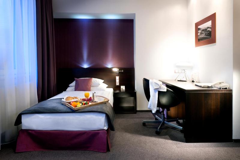 Comfort Twin Room image 1