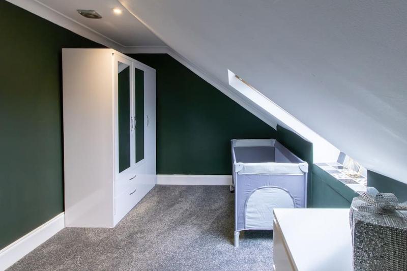 Open Mind Property - Hot Tub 5 Bedroom & Free Parking - image 26