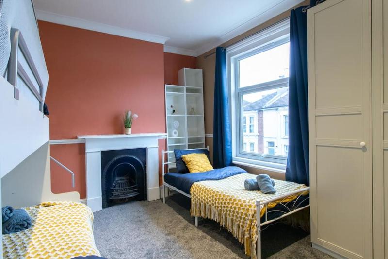Open Mind Property - Hot Tub 5 Bedroom & Free Parking - image 34