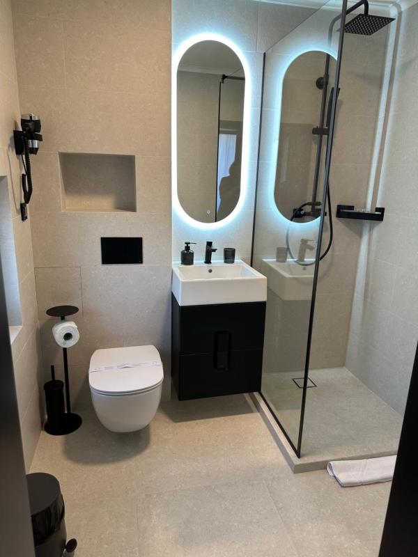 One-Bedroom Suite image 3