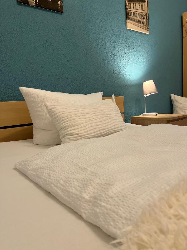 Single Room with Bathroom image 3