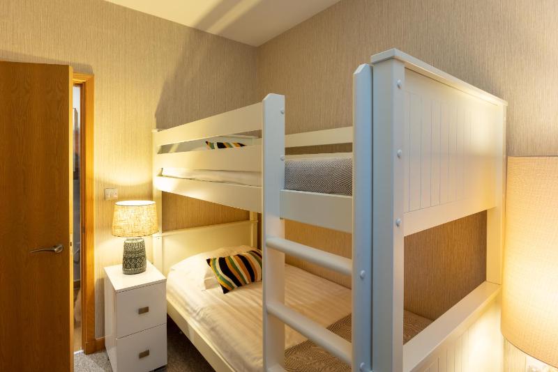 Three Bedroom Apartment image 3