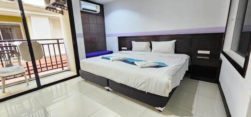 Diamond Crown Hotel - image 4