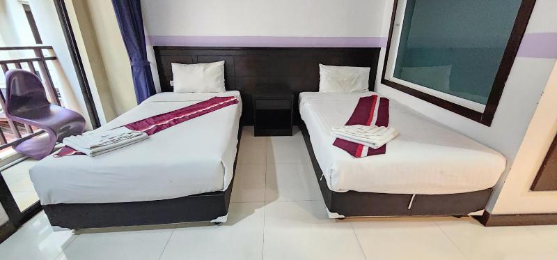 Diamond Crown Hotel - image 11