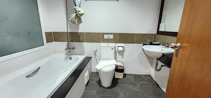 Diamond Crown Hotel - image 13