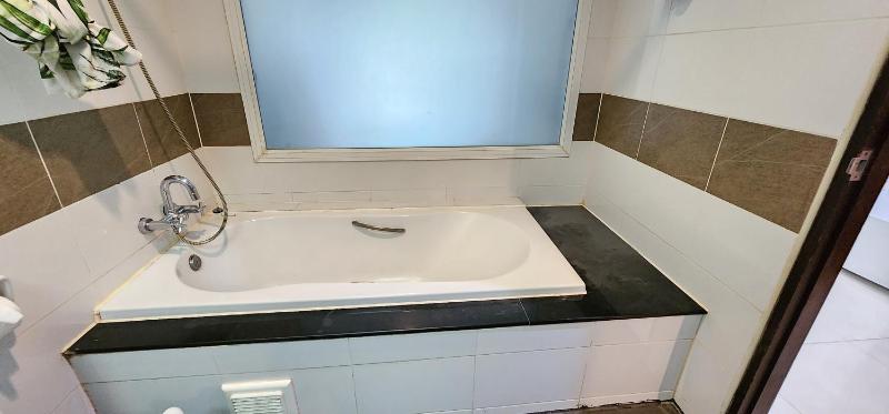 Diamond Crown Hotel - image 14